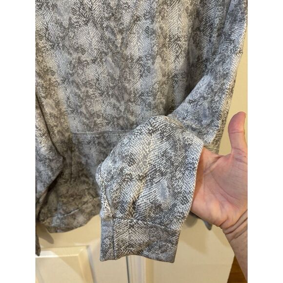 Peach Love Long Sleeve Shirt Womens Sz S Gray Snake Print - Picture 3 of 7